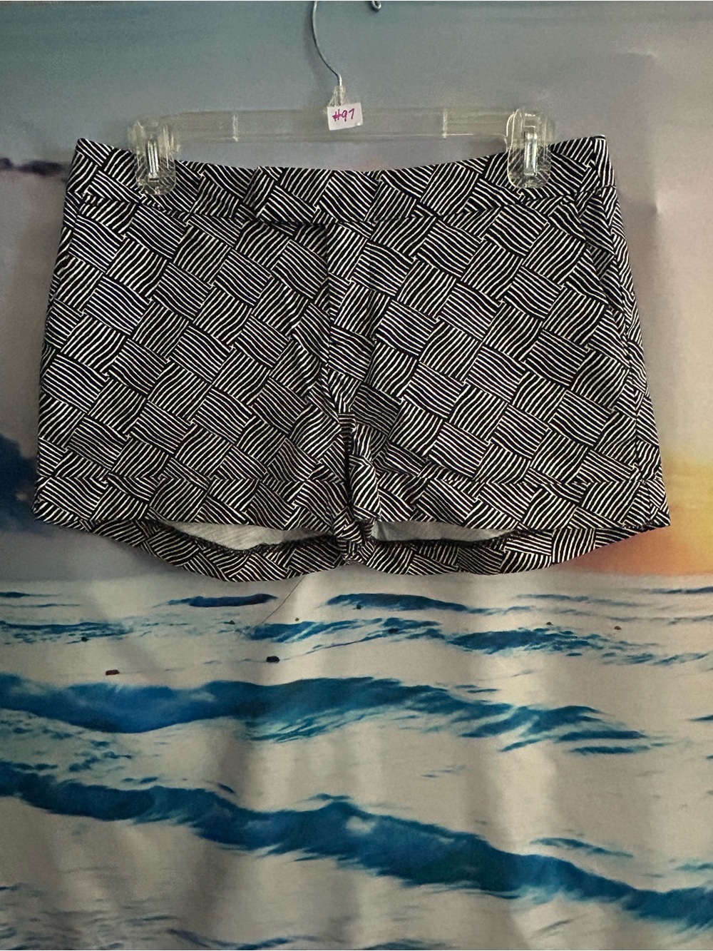 Banana Republic Women’s Ryan Fit Black & White Geo Print Shorts SZ 4